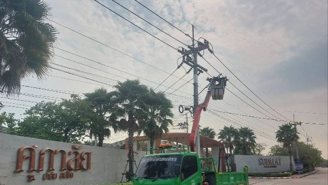 อบต หนองตะพานนำทีมงานซ่อมไฟกิ่ง สายหนองตะพาน - มาบข่า จุดใกล้3แยกบ้านบรบูรณ์ ชุดโฟโต้สวิทช์ ชำรุด แก้ไขใช้งานได้ตามปรกติ ครับ